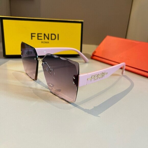 FENDI FF Logo Oversize Sunglasses - Picture 2 of 9